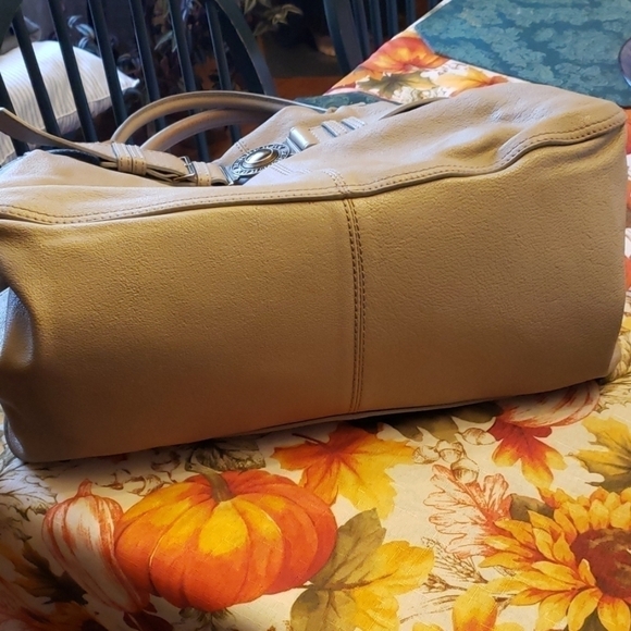 Burberry leather large tote /traveler.💯Authentic - Picture 7 of 16